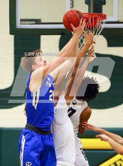 Thumbnail 3 in La Joya Community vs. New Trier (Holiday Invitational Tournament) photogallery.