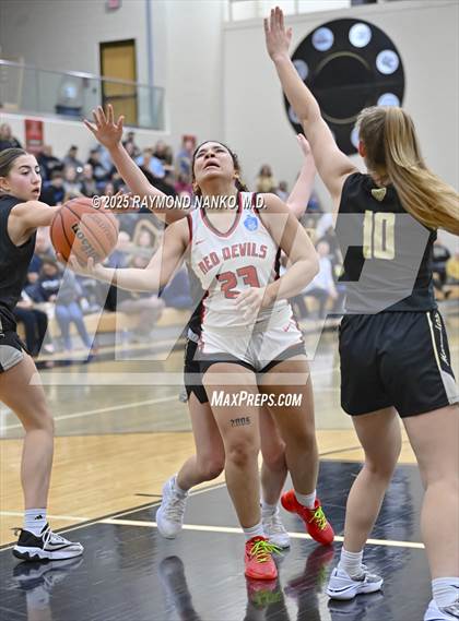 Thumbnail 2 in Mt. Vernon vs. Richmond (IHSAA 4A Section 9 Semifinal)  photogallery.