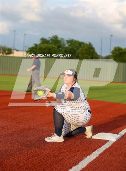 Thumbnail 2 in Guyer @ Allen photogallery.