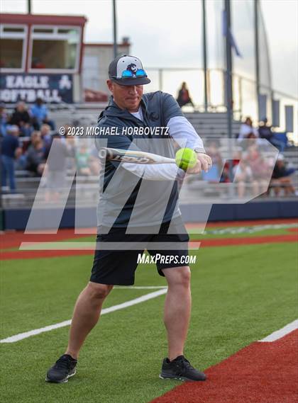 Thumbnail 2 in Guyer @ Allen photogallery.
