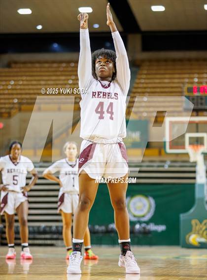 Thumbnail 2 in Midland Legacy vs. Franklin (UIL Basketball 6A D1 Bi-District) photogallery.