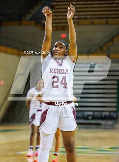 Thumbnail 1 in Midland Legacy vs. Franklin (UIL Basketball 6A D1 Bi-District) photogallery.