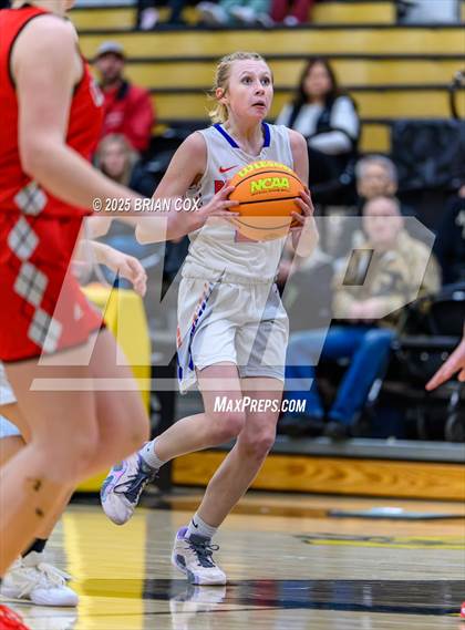 Thumbnail 1 in Melbourne vs Cave City (3A-2 District Tournament) photogallery.