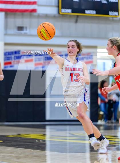 Thumbnail 3 in Melbourne vs Cave City (3A-2 District Tournament) photogallery.