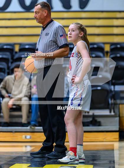 Thumbnail 1 in Melbourne vs Cave City (3A-2 District Tournament) photogallery.