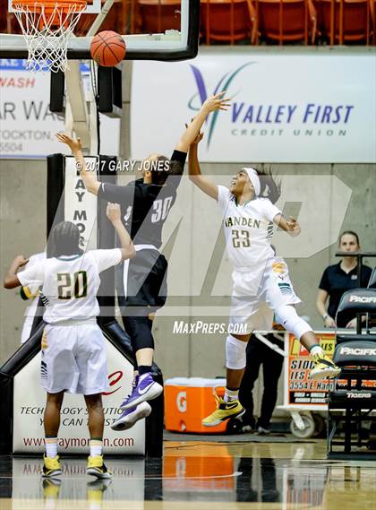 Thumbnail 3 in Sacramento vs Vanden (CIF SJS D2 Final) photogallery.