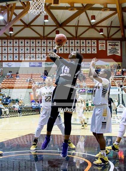 Thumbnail 2 in Sacramento vs Vanden (CIF SJS D2 Final) photogallery.