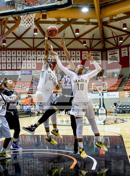 Thumbnail 2 in Sacramento vs Vanden (CIF SJS D2 Final) photogallery.