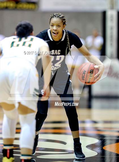 Thumbnail 1 in Sacramento vs Vanden (CIF SJS D2 Final) photogallery.