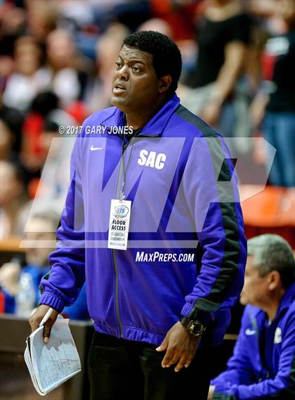 Thumbnail 2 in Sacramento vs Vanden (CIF SJS D2 Final) photogallery.