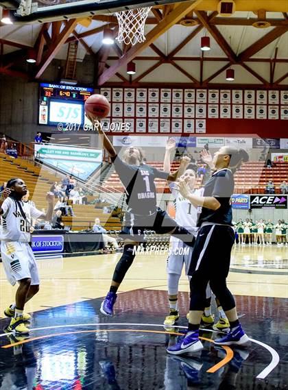 Thumbnail 3 in Sacramento vs Vanden (CIF SJS D2 Final) photogallery.