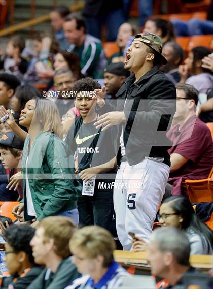 Thumbnail 3 in Sacramento vs Vanden (CIF SJS D2 Final) photogallery.