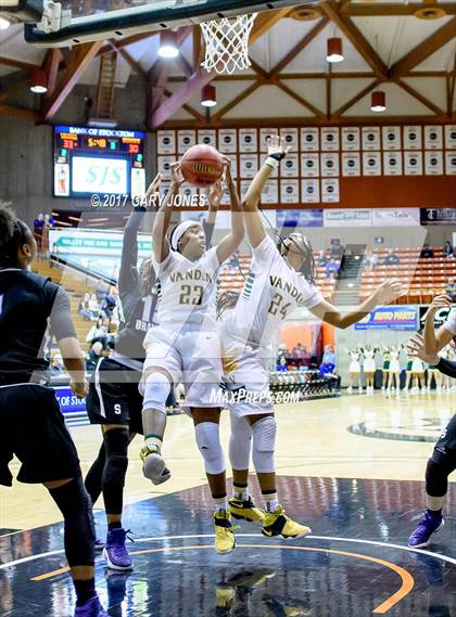 Thumbnail 3 in Sacramento vs Vanden (CIF SJS D2 Final) photogallery.