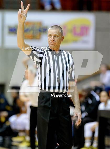 Thumbnail 1 in Sacramento vs Vanden (CIF SJS D2 Final) photogallery.