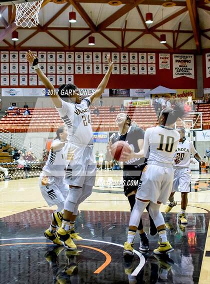 Thumbnail 3 in Sacramento vs Vanden (CIF SJS D2 Final) photogallery.