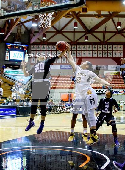 Thumbnail 3 in Sacramento vs Vanden (CIF SJS D2 Final) photogallery.