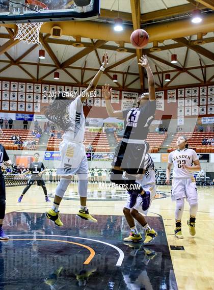 Thumbnail 2 in Sacramento vs Vanden (CIF SJS D2 Final) photogallery.