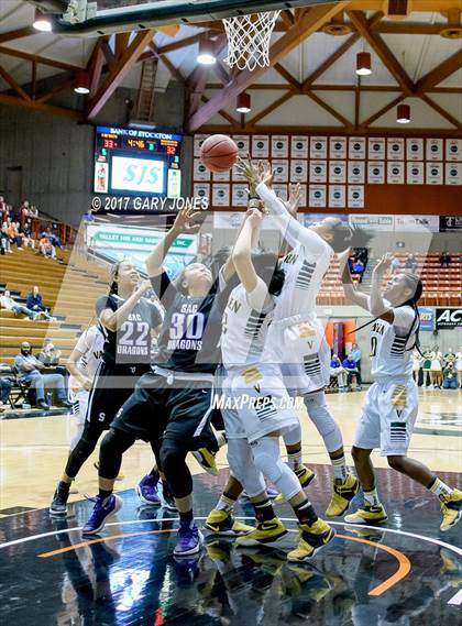 Thumbnail 1 in Sacramento vs Vanden (CIF SJS D2 Final) photogallery.