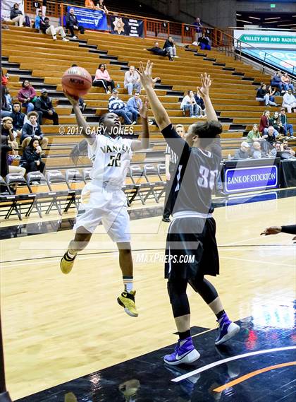 Thumbnail 3 in Sacramento vs Vanden (CIF SJS D2 Final) photogallery.