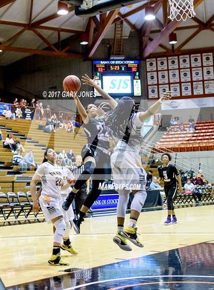 Thumbnail 2 in Sacramento vs Vanden (CIF SJS D2 Final) photogallery.