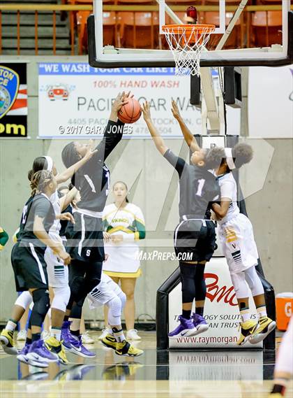 Thumbnail 1 in Sacramento vs Vanden (CIF SJS D2 Final) photogallery.