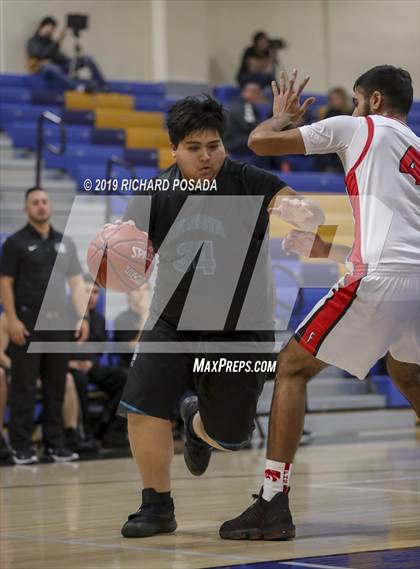 Thumbnail 3 in Fowler vs. Mendota (Parlier Tournament) photogallery.