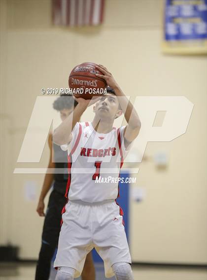 Thumbnail 2 in Fowler vs. Mendota (Parlier Tournament) photogallery.