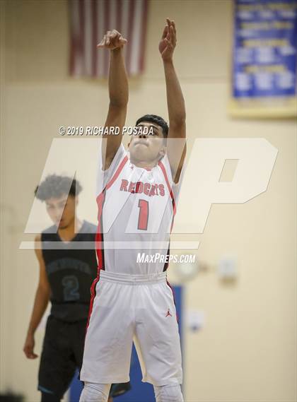 Thumbnail 1 in Fowler vs. Mendota (Parlier Tournament) photogallery.