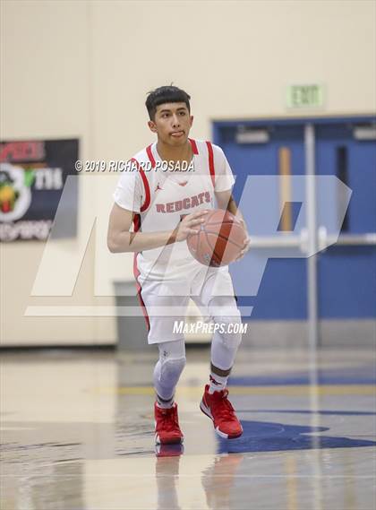 Thumbnail 1 in Fowler vs. Mendota (Parlier Tournament) photogallery.