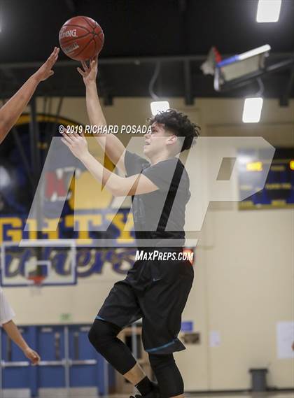 Thumbnail 3 in Fowler vs. Mendota (Parlier Tournament) photogallery.