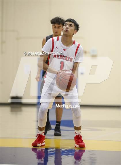 Thumbnail 1 in Fowler vs. Mendota (Parlier Tournament) photogallery.