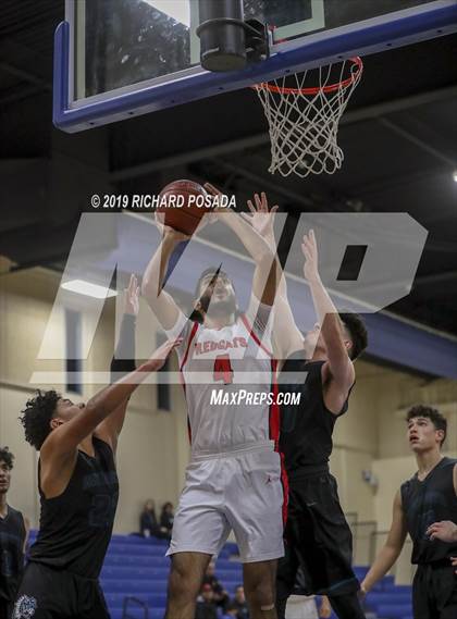 Thumbnail 2 in Fowler vs. Mendota (Parlier Tournament) photogallery.