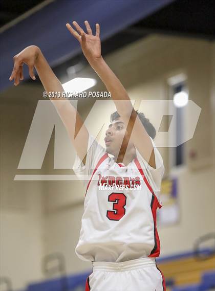 Thumbnail 2 in Fowler vs. Mendota (Parlier Tournament) photogallery.