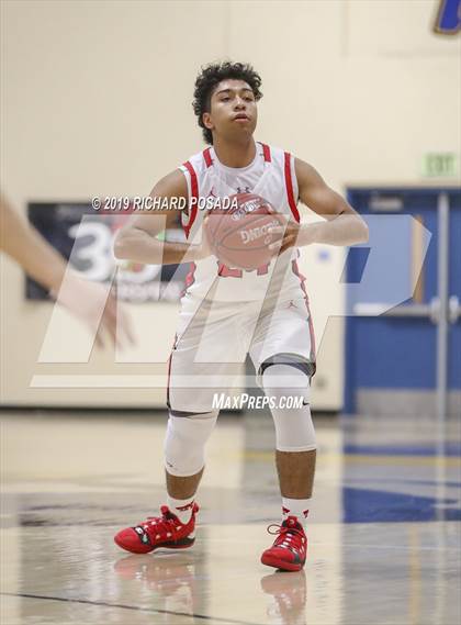Thumbnail 1 in Fowler vs. Mendota (Parlier Tournament) photogallery.
