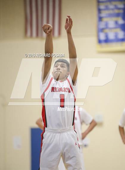 Thumbnail 3 in Fowler vs. Mendota (Parlier Tournament) photogallery.