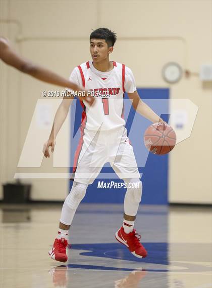 Thumbnail 2 in Fowler vs. Mendota (Parlier Tournament) photogallery.