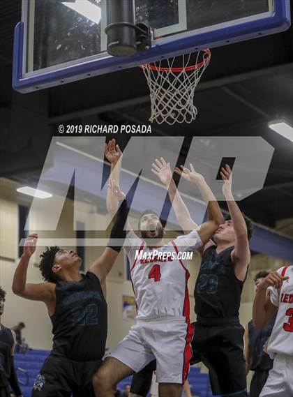 Thumbnail 2 in Fowler vs. Mendota (Parlier Tournament) photogallery.