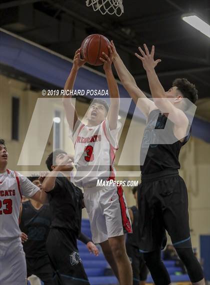 Thumbnail 3 in Fowler vs. Mendota (Parlier Tournament) photogallery.