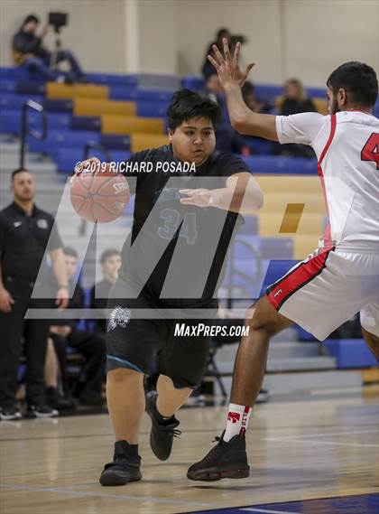 Thumbnail 1 in Fowler vs. Mendota (Parlier Tournament) photogallery.