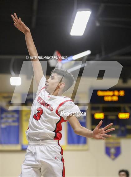 Thumbnail 2 in Fowler vs. Mendota (Parlier Tournament) photogallery.
