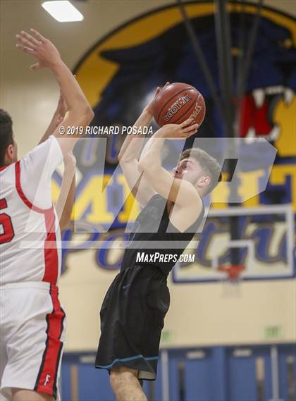 Thumbnail 1 in Fowler vs. Mendota (Parlier Tournament) photogallery.