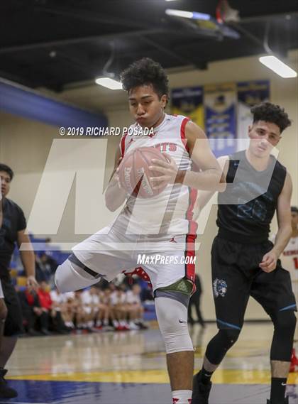 Thumbnail 3 in Fowler vs. Mendota (Parlier Tournament) photogallery.