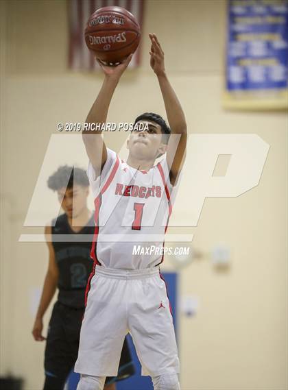 Thumbnail 3 in Fowler vs. Mendota (Parlier Tournament) photogallery.