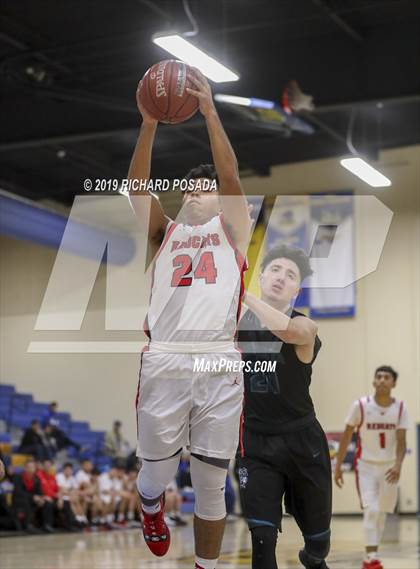 Thumbnail 2 in Fowler vs. Mendota (Parlier Tournament) photogallery.
