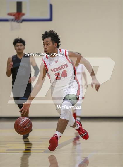 Thumbnail 2 in Fowler vs. Mendota (Parlier Tournament) photogallery.
