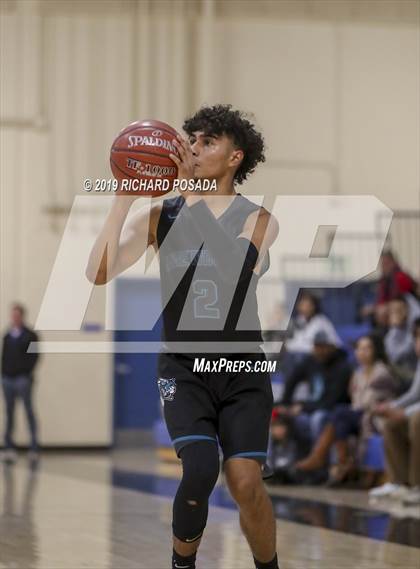 Thumbnail 1 in Fowler vs. Mendota (Parlier Tournament) photogallery.