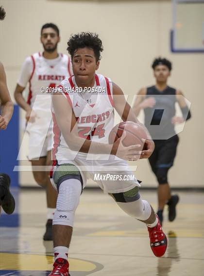 Thumbnail 3 in Fowler vs. Mendota (Parlier Tournament) photogallery.