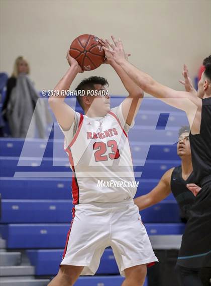 Thumbnail 1 in Fowler vs. Mendota (Parlier Tournament) photogallery.
