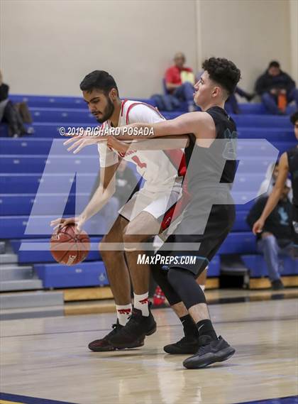 Thumbnail 3 in Fowler vs. Mendota (Parlier Tournament) photogallery.