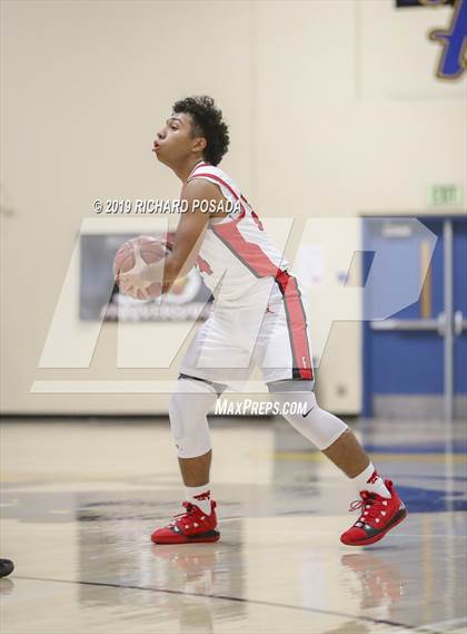 Thumbnail 2 in Fowler vs. Mendota (Parlier Tournament) photogallery.
